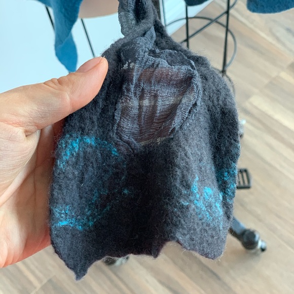 Merino wool and silk vest and gloves - Picture 7 of 11